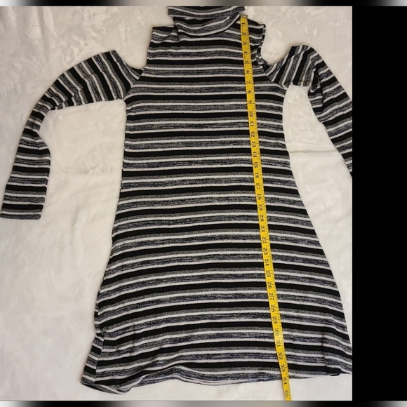 AEO Soft & Sexy Plush Cold Shoulder Striped Dress Size Medium - Picture 7 of 9